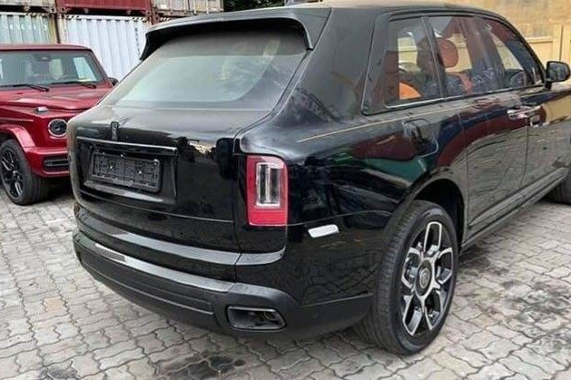 Xe siêu sang Rolls-Royce Cullinan 40 tỷ bị bỏ quên tại cảng Hải Phòng