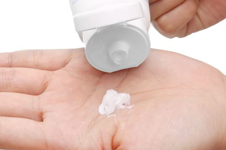 Thu hồi một lô sữa rửa mặt Hada Labo Perfect White Cleanser
