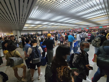Tan Son Nhat airport installs passport scanning system