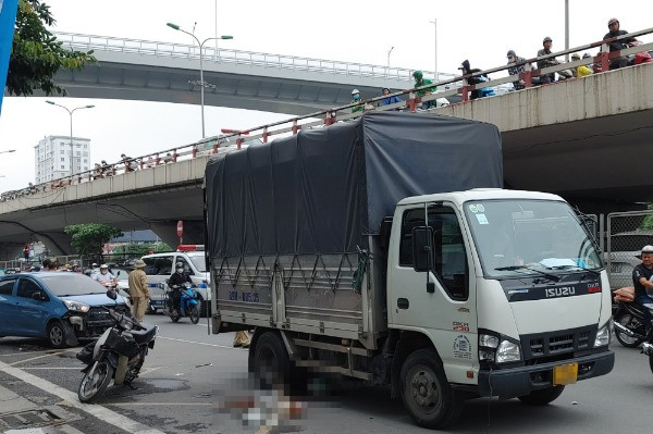 Hà Nội: Tai nạn liên hoàn trên đường Giải Phóng, 1 người tử vong tại chỗ