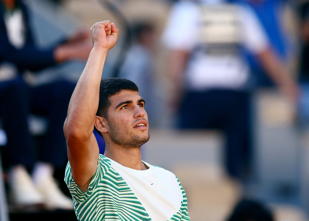 Carlos Alcaraz thẳng tiến vào vòng 3 Roland Garros