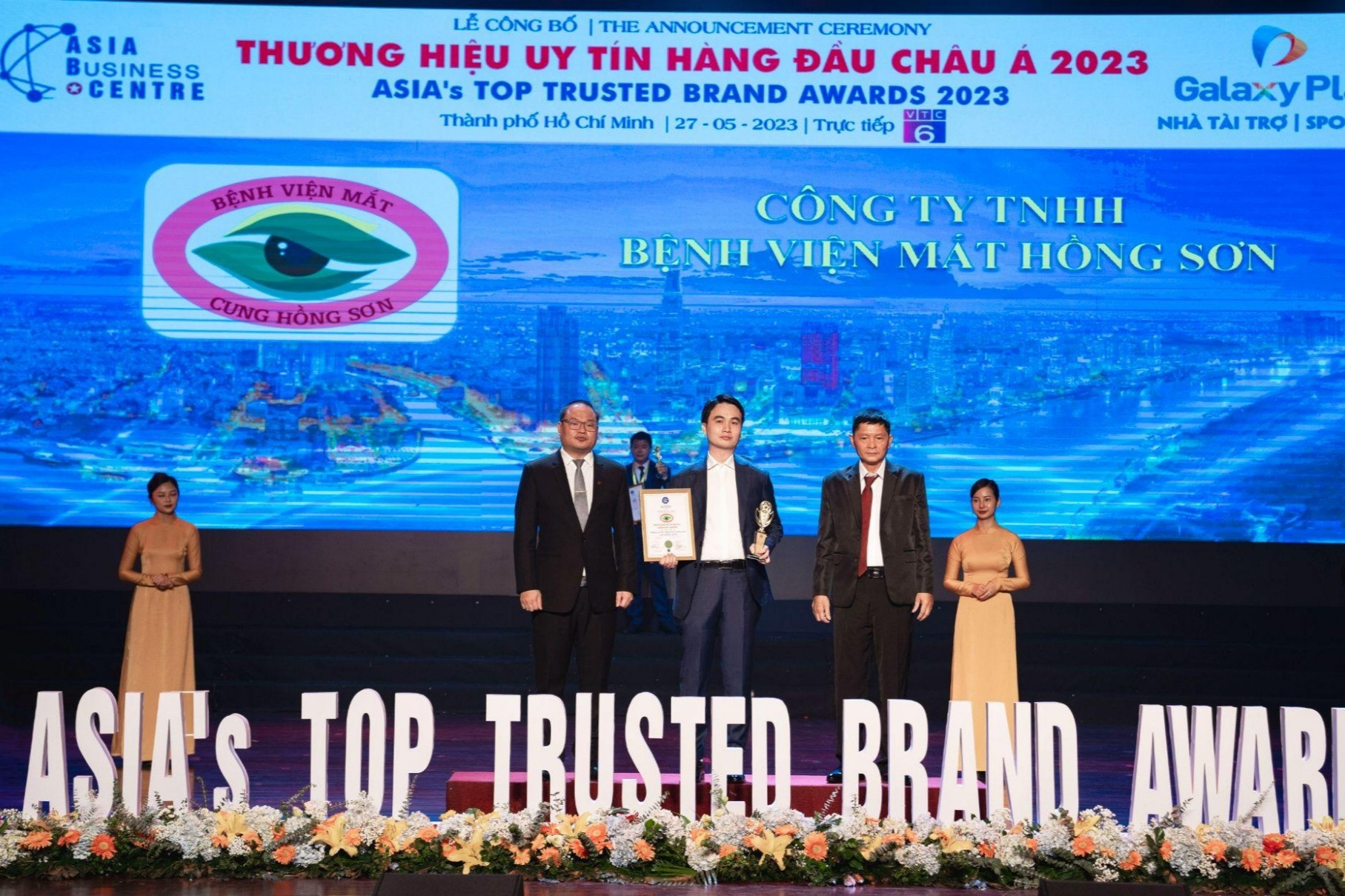 Bệnh viện Mắt Hồng Sơn nhận giải thưởng Thương hiệu uy tín hàng đầu châu Á 2023