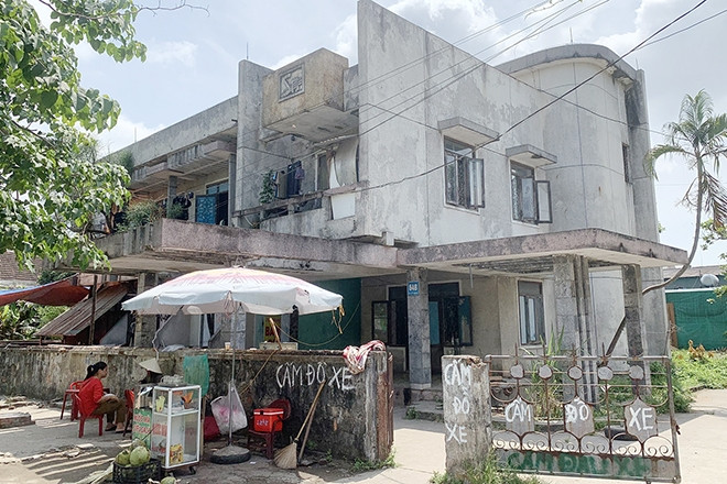 Inside the old neighborhood, everyone shares vegetables and pieces of meat