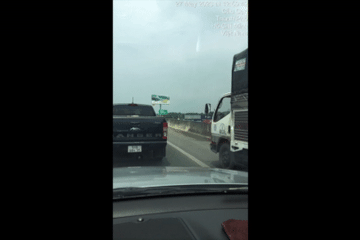 Hàng loạt ô tô đi vào làn khẩn cấp trên cao tốc Long Thành - Dầu Giây