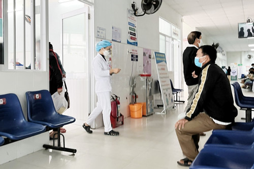 Loạt bệnh viện ở Quảng Nam lao đao vì thiếu thuốc, vật tư y tế