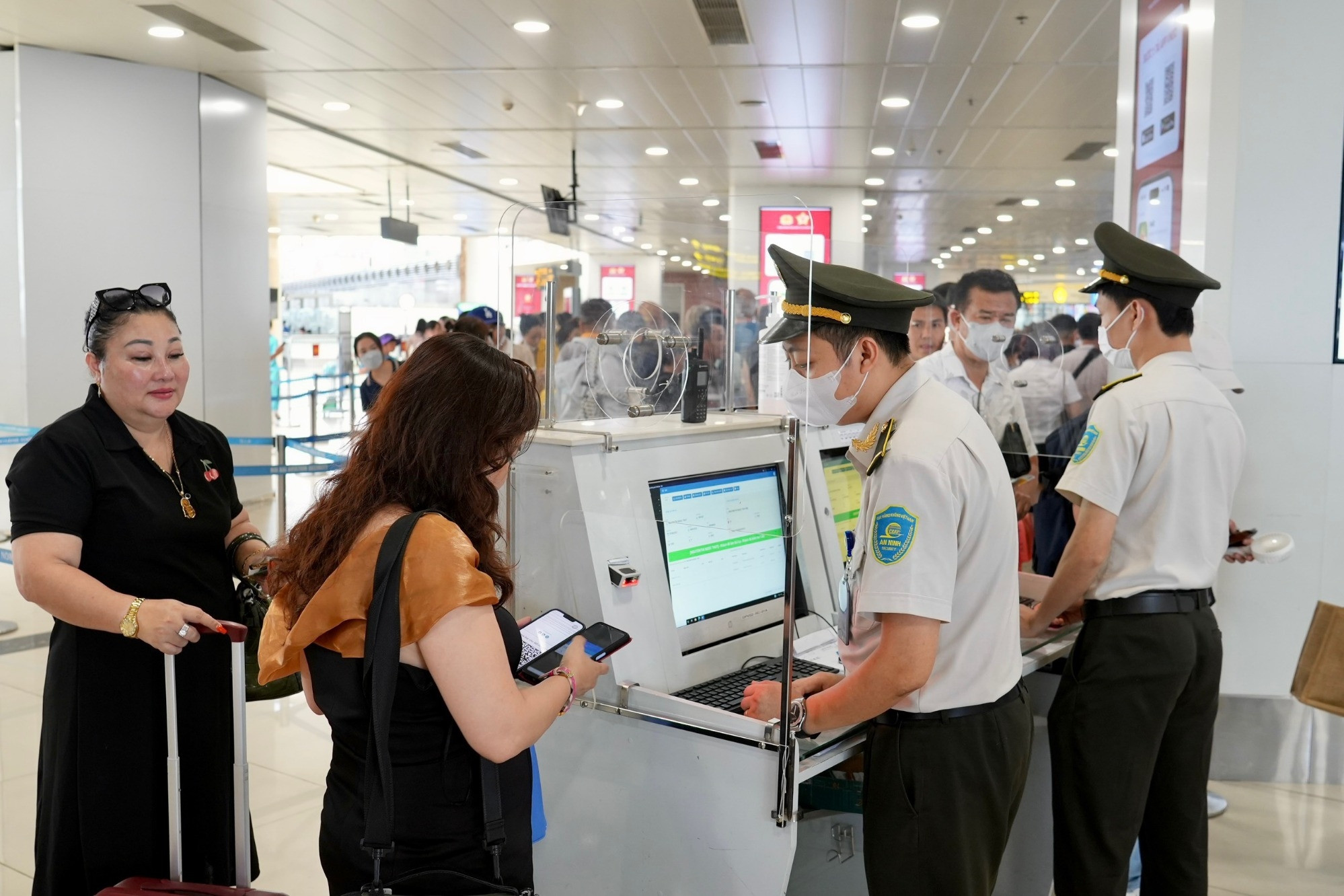 Những lưu ý khi sử dụng tài khoản VNeID đi máy bay