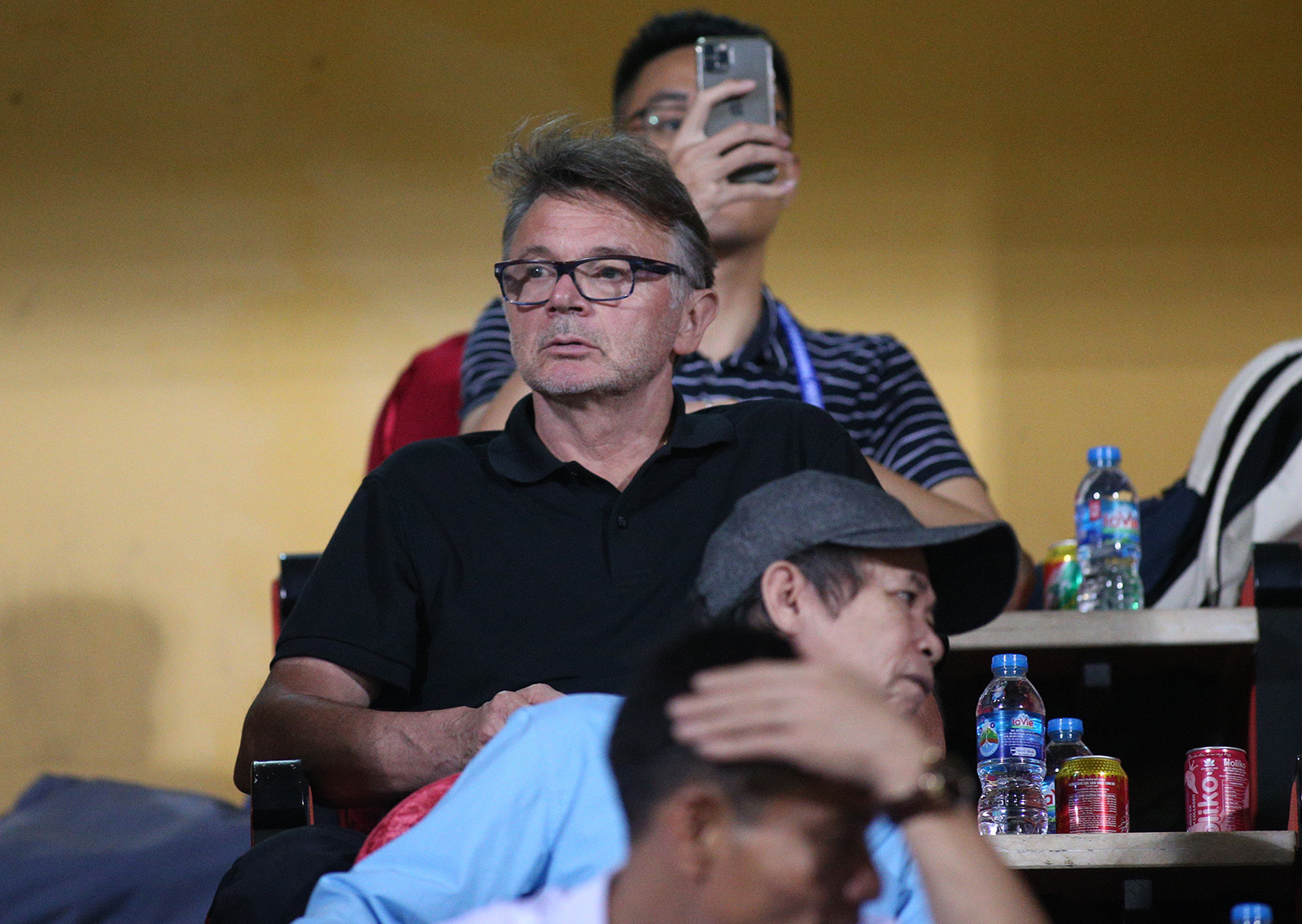 Tuyển Việt Nam: HLV Philippe Troussier ‘om’ danh sách tới phút cuối