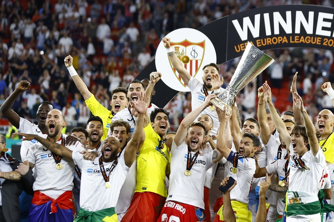 Sevilla vô địch Europa League sau loạt penalty cân não