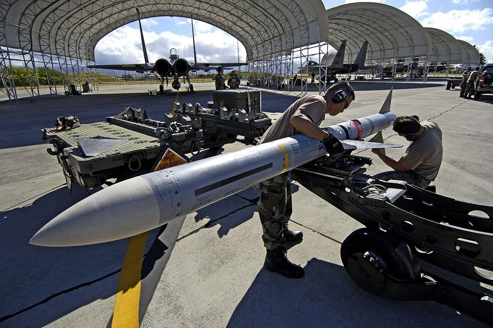 'Soi' tên lửa không đối không Mỹ sắp gửi Ukraine