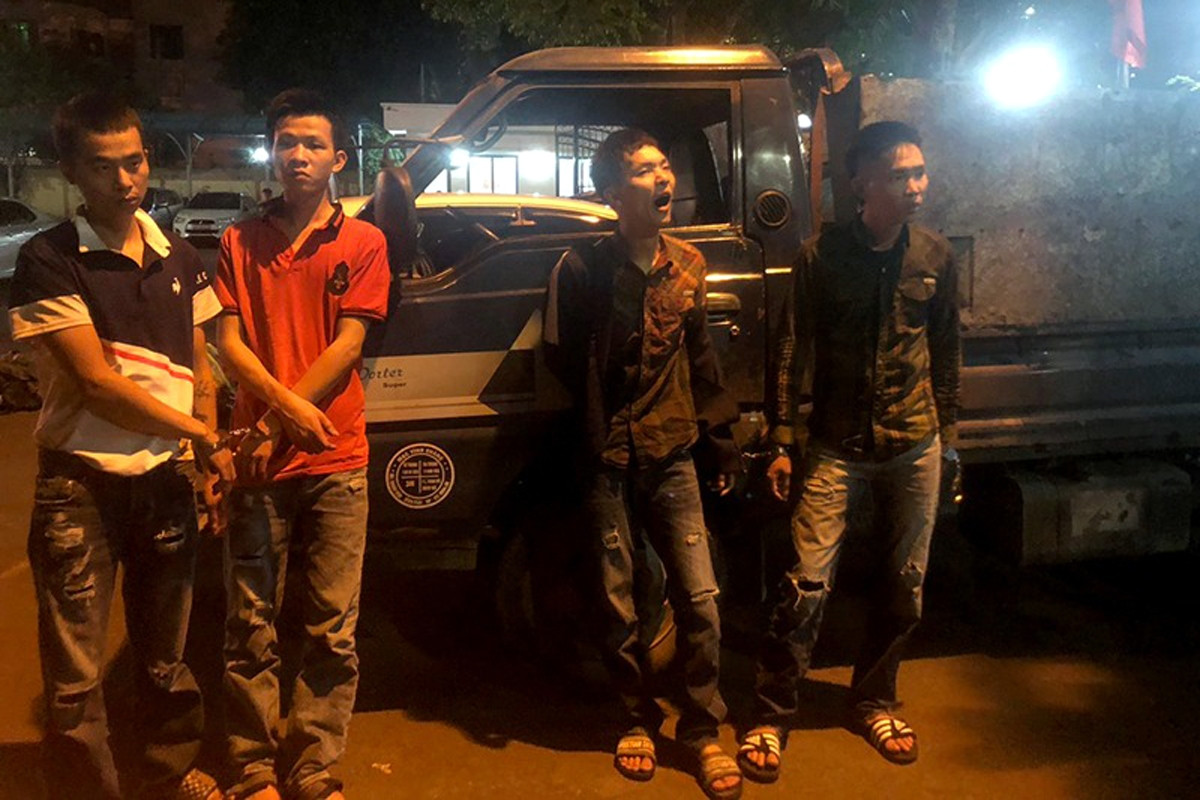 Tạm giữ 4 thanh niên lái xe tải đi trộm cắp tài sản