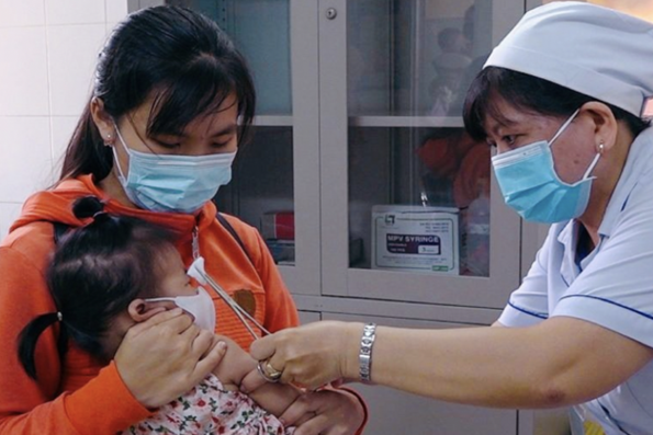 Thiếu vắc xin miễn phí cho trẻ, Bộ Y tế đề xuất cơ chế riêng