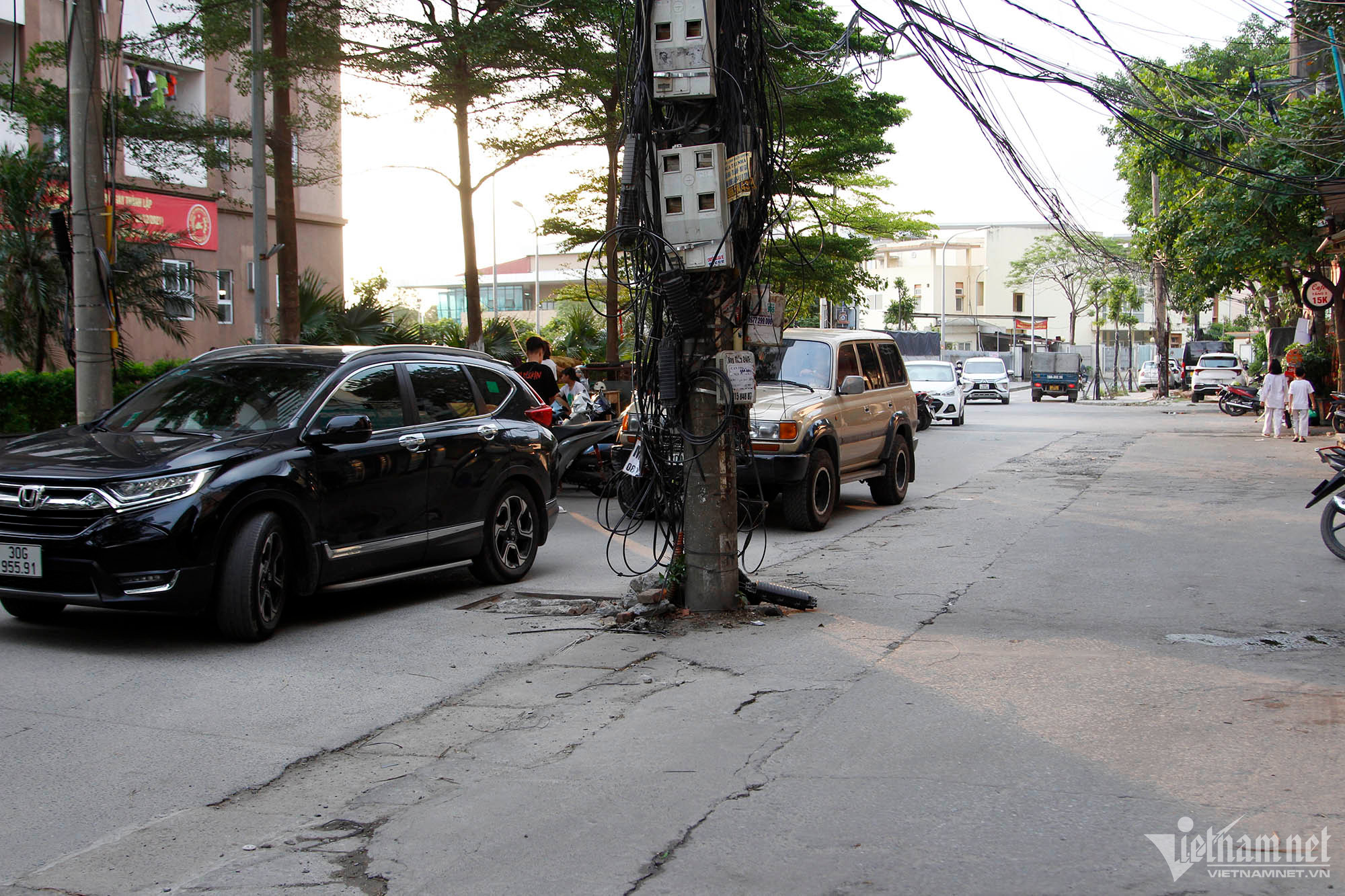 Hà Nội dỡ cột điện ngáng đường dân sau phản ánh của VietNamNet