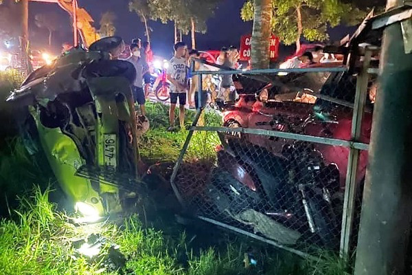 Truy tìm 2 tài xế ô tô trong vụ tai nạn liên hoàn tại Vĩnh Phúc