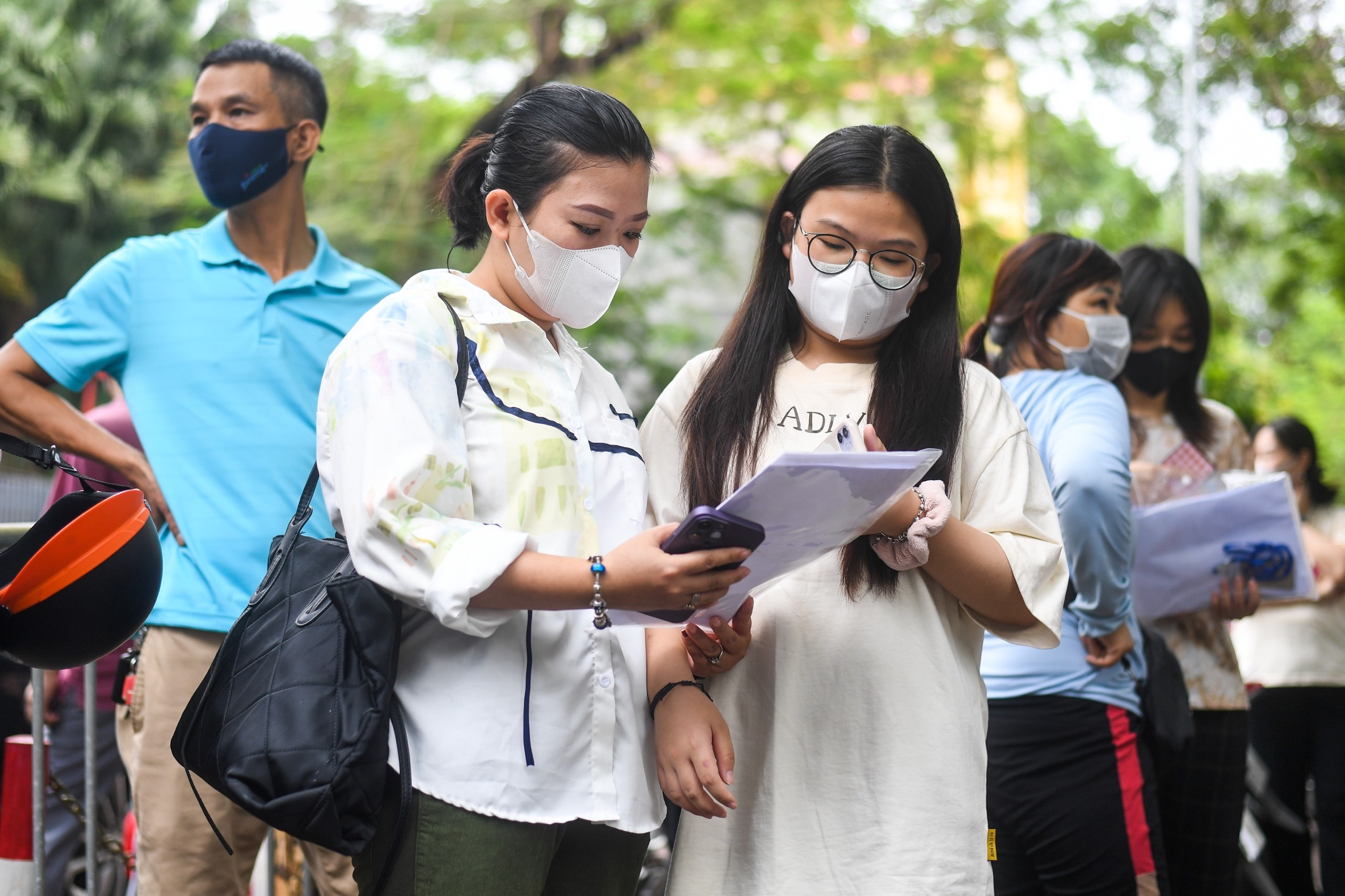 2 thí sinh thi lớp 10 tại Hà Nội 2023 bị đình chỉ vì mang điện thoại, tài liệu