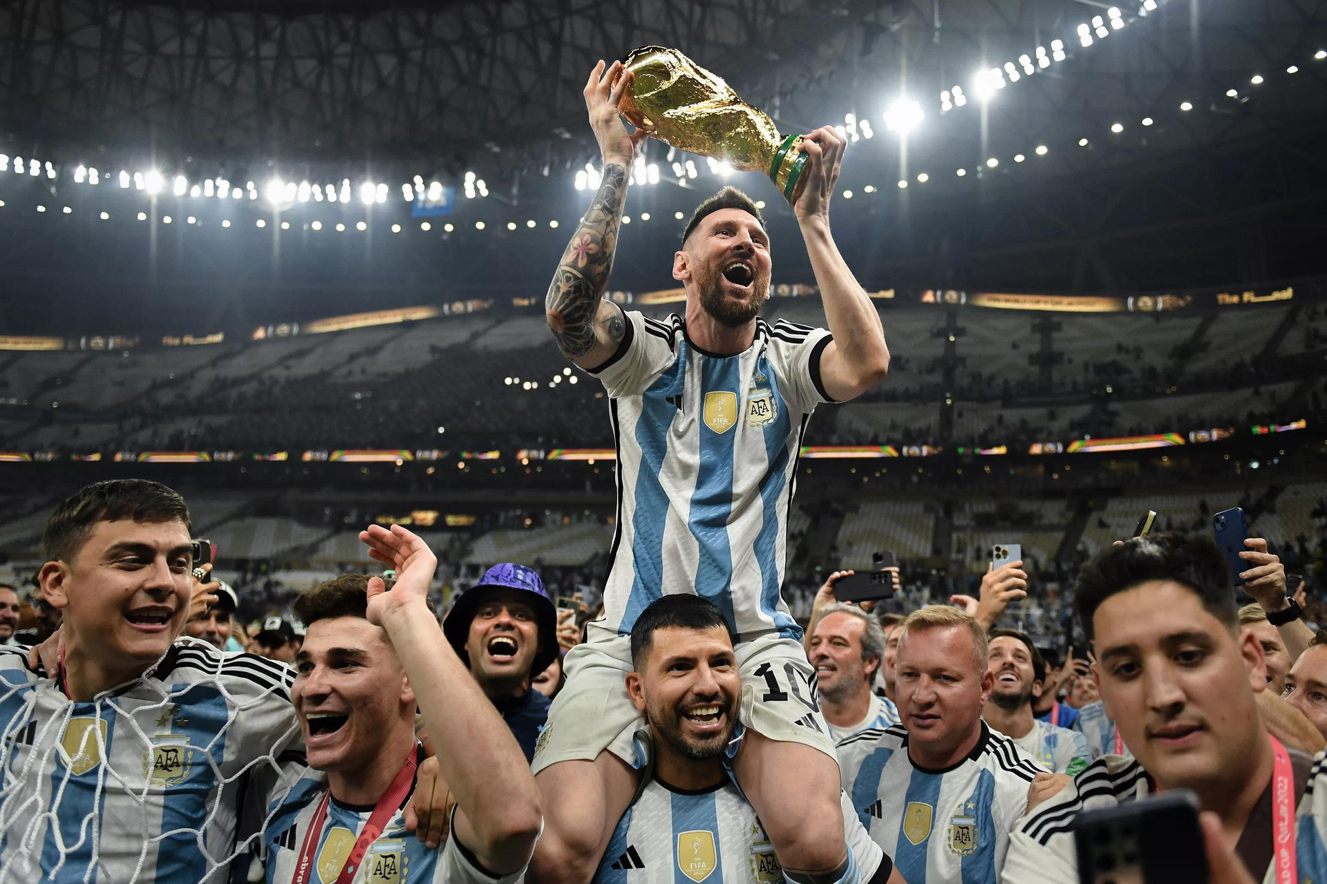 Great Messi with the most memorable moment in his life, leading Argentina to the World Cup 2022