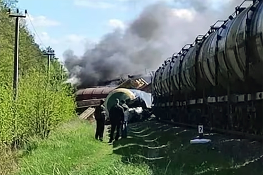 Tàu hàng Nga trật bánh gần biên giới Ukraine, tổn thất của Kherson vì vụ phá đập