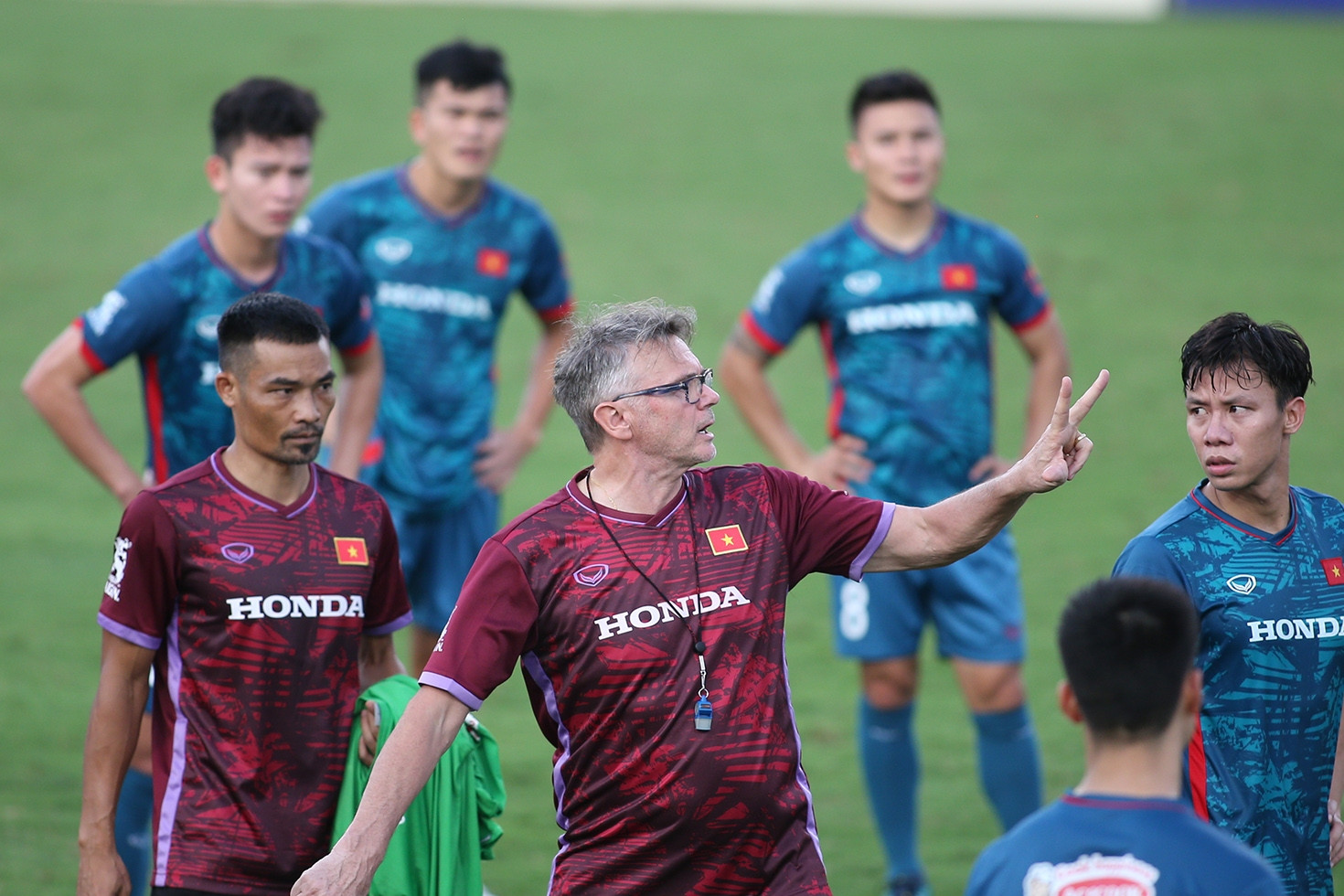 Tuyển Việt Nam: HLV Troussier và mục tiêu cao hơn cả chiến thắng