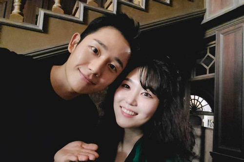 Bạn diễn của Jisoo, Jung Hae In ngã cầu thang qua đời ở tuổi 29