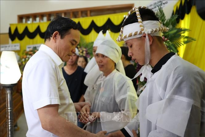 Vụ nổ súng ở Đắk Lắk: Phó Thủ tướng Trần Lưu Quang thăm, viếng các nạn nhân