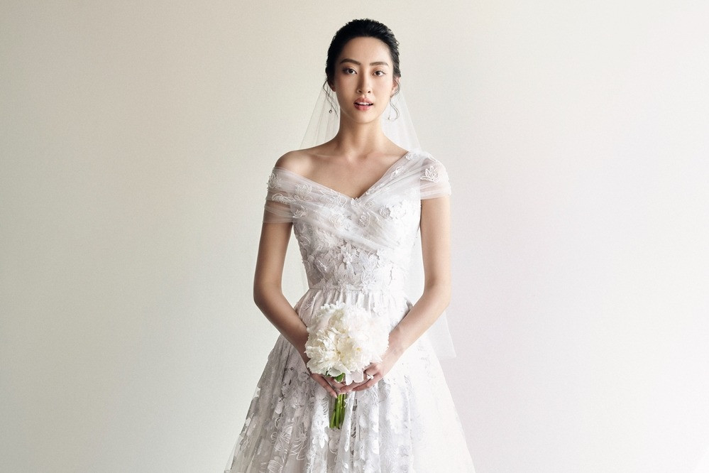 Hoa hậu Lương Thuỳ Linh làm 'cô dâu' ở tuổi 23