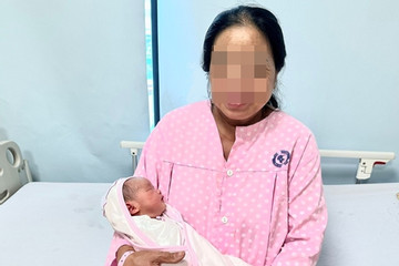Người phụ nữ 60 tuổi sinh con gái nặng 3,1kg