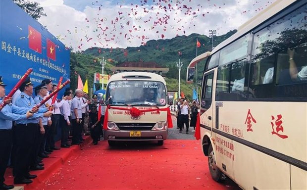 Vietnam-China international road passenger transport service launched hinh anh 1