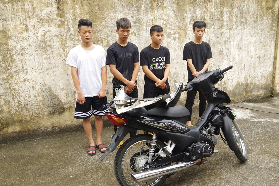 Bắt nhóm đối tượng đánh đập, cướp xe máy người đi đường ở Hà Nam