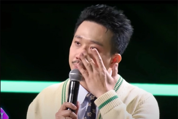 Clip Trấn Thành bật khóc xin lỗi bạn gái cũ 'từng hứa cưới' gây bàn tán