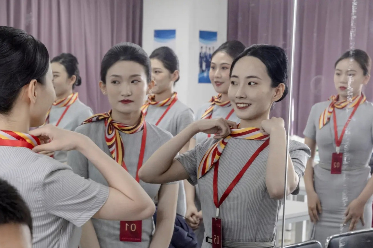Hãng hàng không bị chỉ trích vì cấm bay các tiếp viên 'thừa cân'