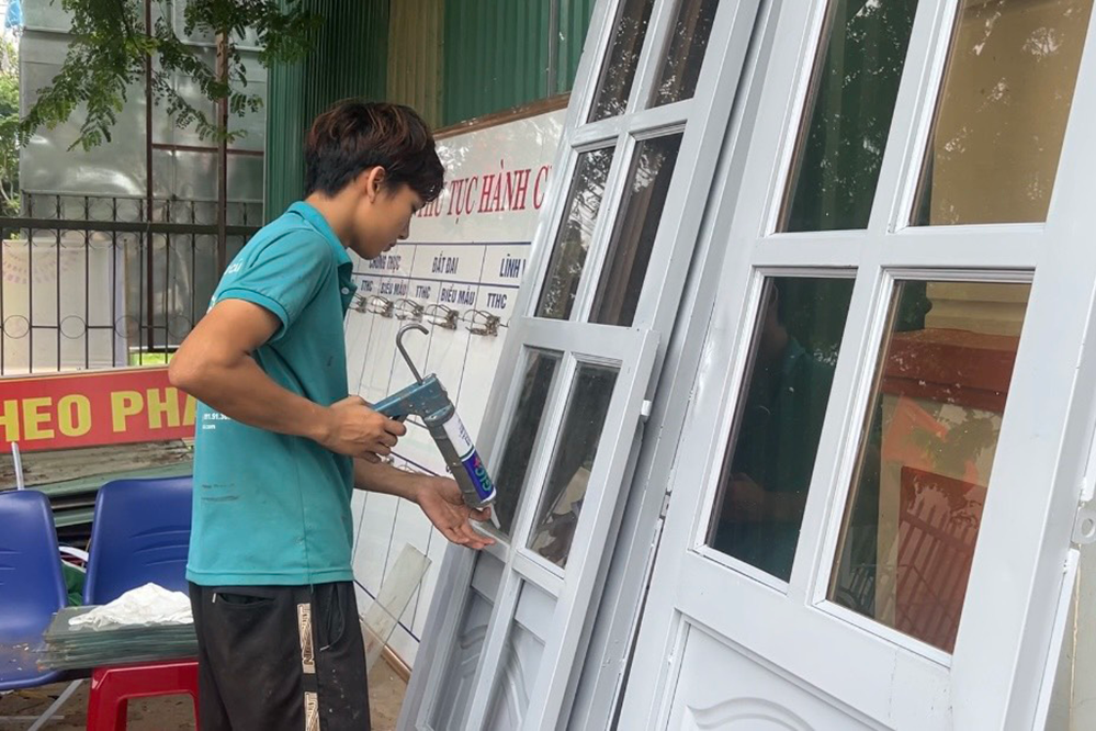 Hoàn tất khám nghiệm hiện trường, sửa chữa trụ sở xã ở Đắk Lắk để phục vụ dân