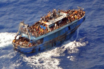 Tàu chở người tị nạn chìm gần Hy Lạp, hàng trăm người nghi mất tích giữa biển