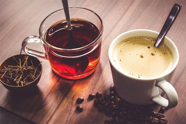 So sánh hàm lượng chất kích thích trong trà và cà phê