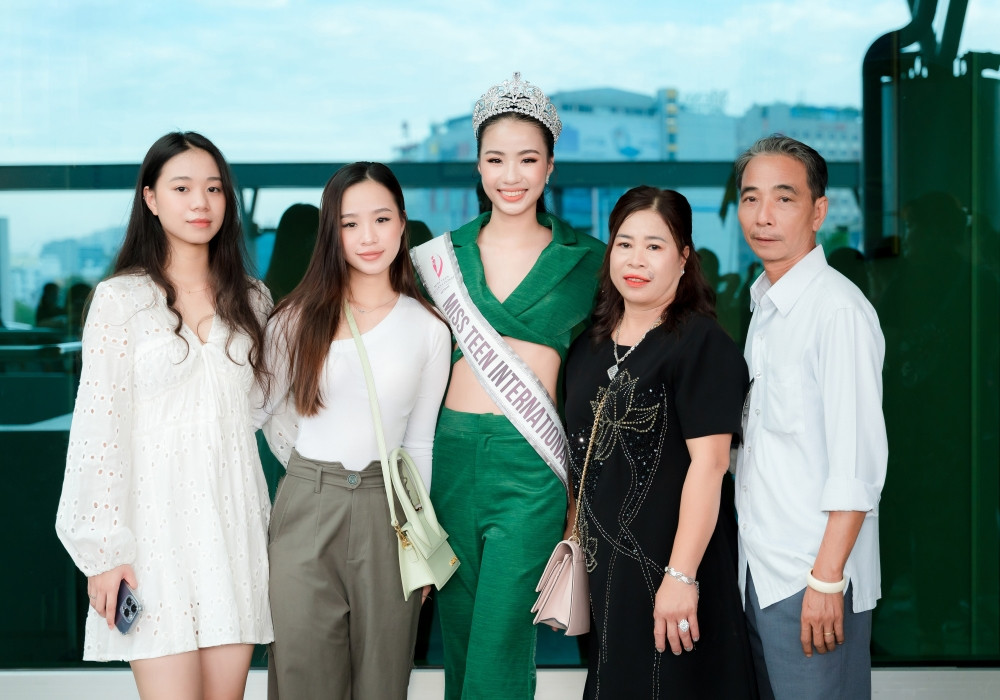 Bùi Vũ Xuân Nghi lên đường dự thi Miss Teen International 2023
