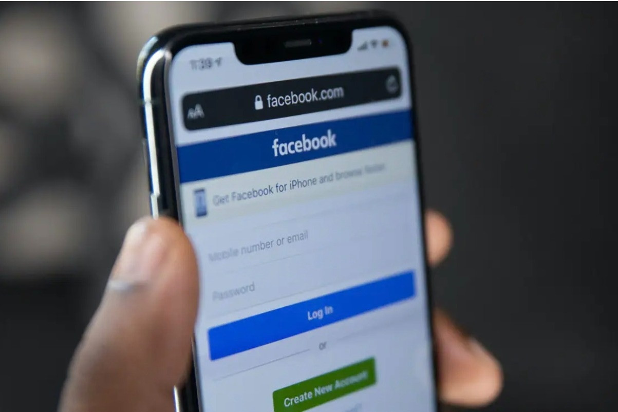 Bị Facebook khóa tài khoản vô lý, người bị hại thắng kiện 50.000 USD