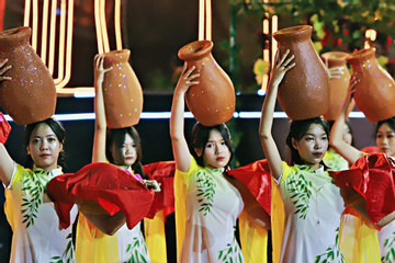 Hàng nghìn du khách đổ về dự khai mạc Lễ hội Nho – Vang Ninh Thuận 2023