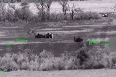 Video trực thăng tấn công Nga ra cú đúp bắn phá xe tăng Ukraine