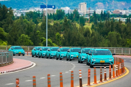 Green taxi service launched in Da Nang