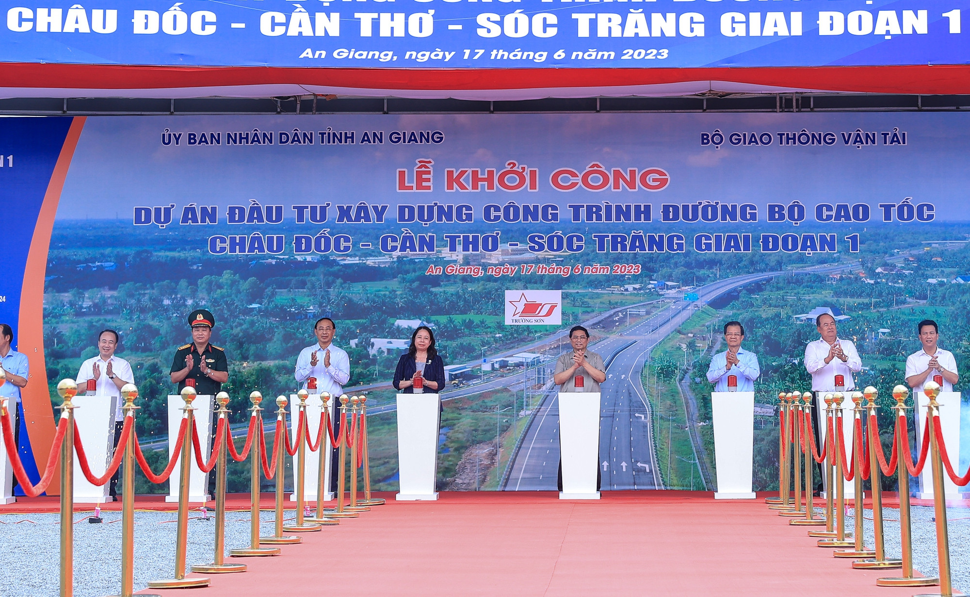 Thủ tướng phát lệnh khởi công tuyến cao tốc gần 45 nghìn tỷ đồng tại ĐBSCL  - Ảnh 6.