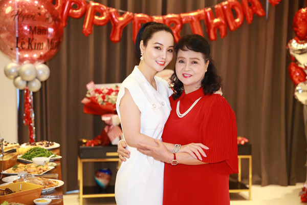 Người phụ nữ tuổi U70 vẫn xinh đẹp và quyền lực với 'cô Trúc' Mai Thu Huyền là ai? - Ảnh 3.