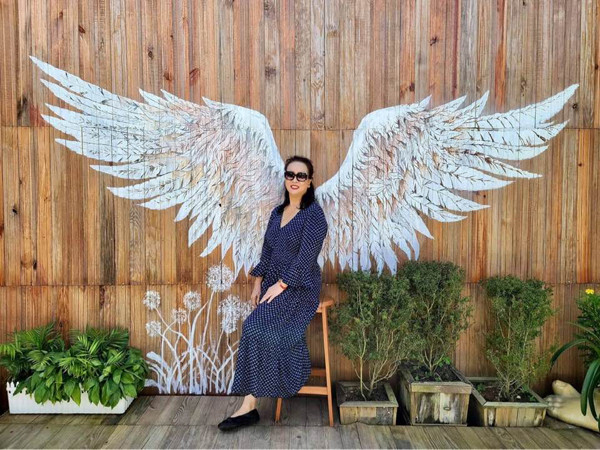 Người phụ nữ tuổi U70 vẫn xinh đẹp và quyền lực với 'cô Trúc' Mai Thu Huyền là ai? - Ảnh 7.