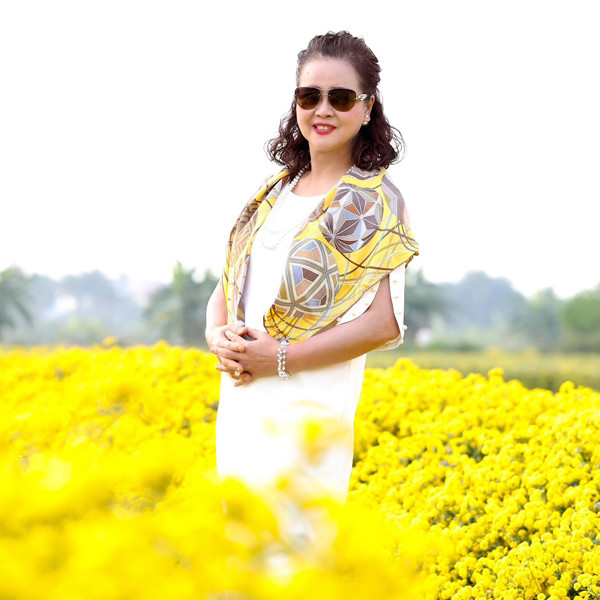 Người phụ nữ tuổi U70 vẫn xinh đẹp và quyền lực với 'cô Trúc' Mai Thu Huyền là ai? - Ảnh 8.