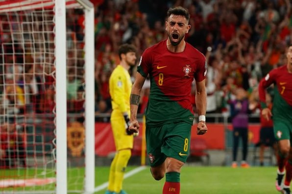 Ronaldo mờ nhạt, Bruno Fernandes giúp Bồ Đào Nha hạ Bosnia