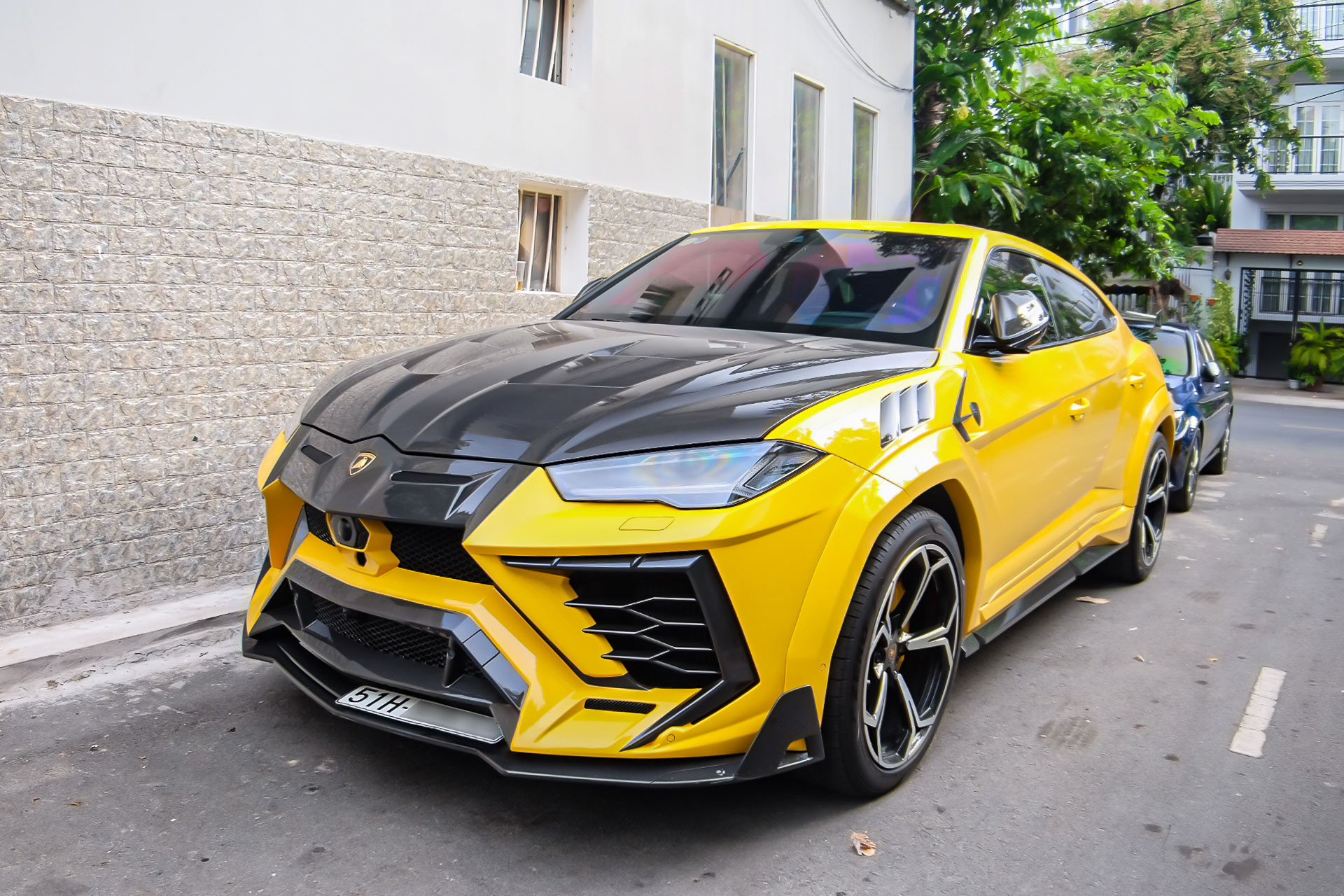 Ngắm Lamborghini Urus độ Mansory của đại gia Sài thành, riêng tiền độ tốn 3 tỷ