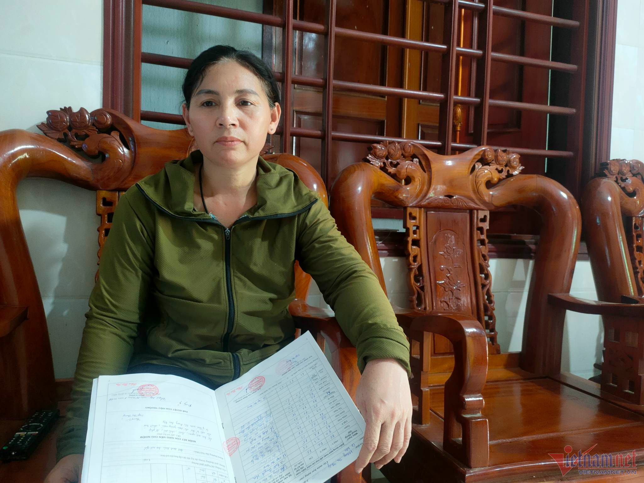 Chị Nguyễn Thị Hoa chia sẻ các con chị đều học khá giỏi nhưng không ai đi học đại học, đi XKLĐ