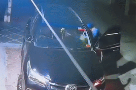 Xe ô tô Toyota Fortuner bị trộm lấy mất trong vòng chưa đầy 2 phút