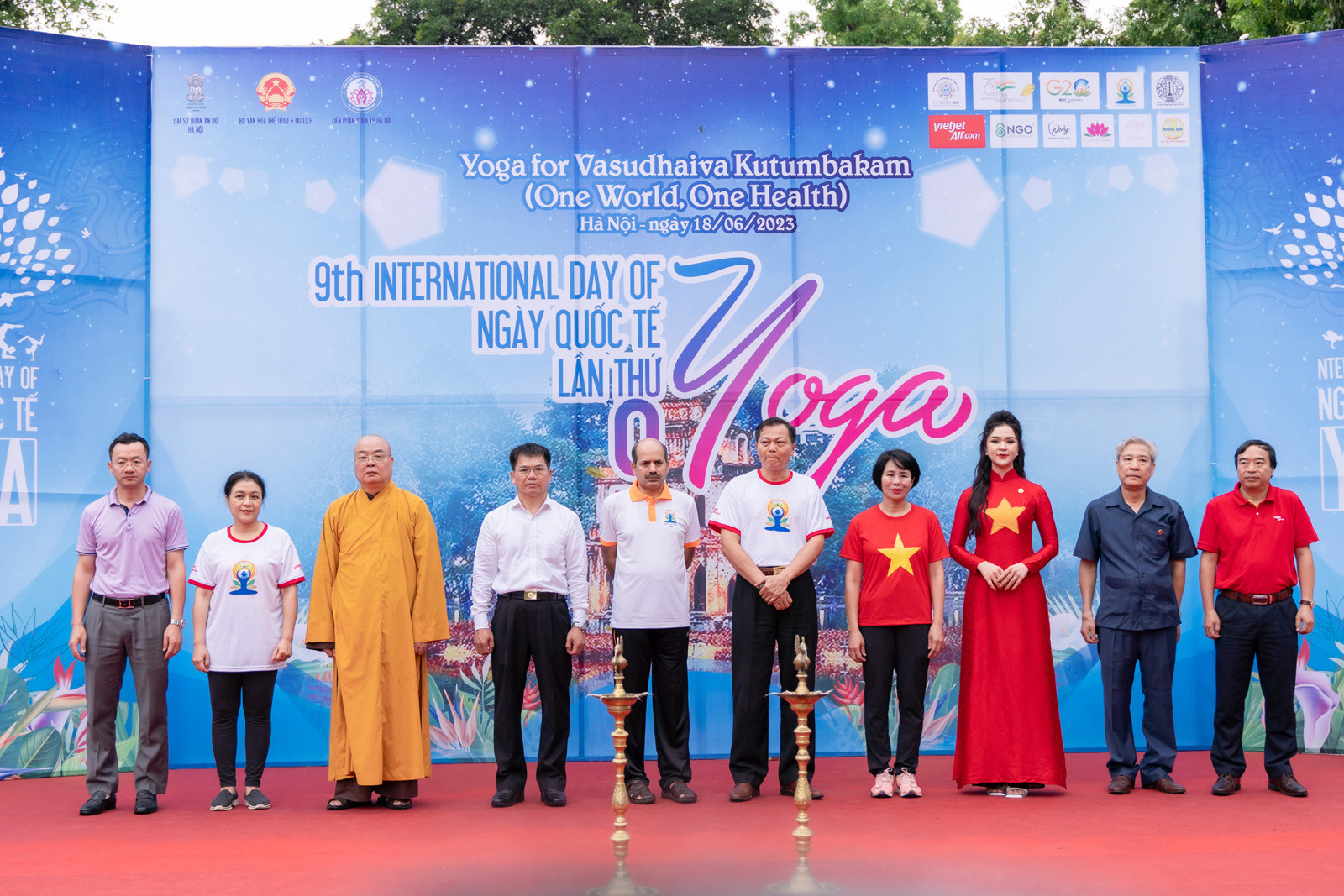 Hơn 1.000 người hưởng ứng Festival chào mừng ngày Quốc tế Yoga