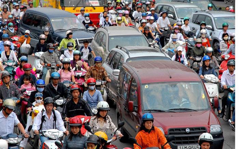 Hanoi to ban motorbikes in 12 inner districts by 2030