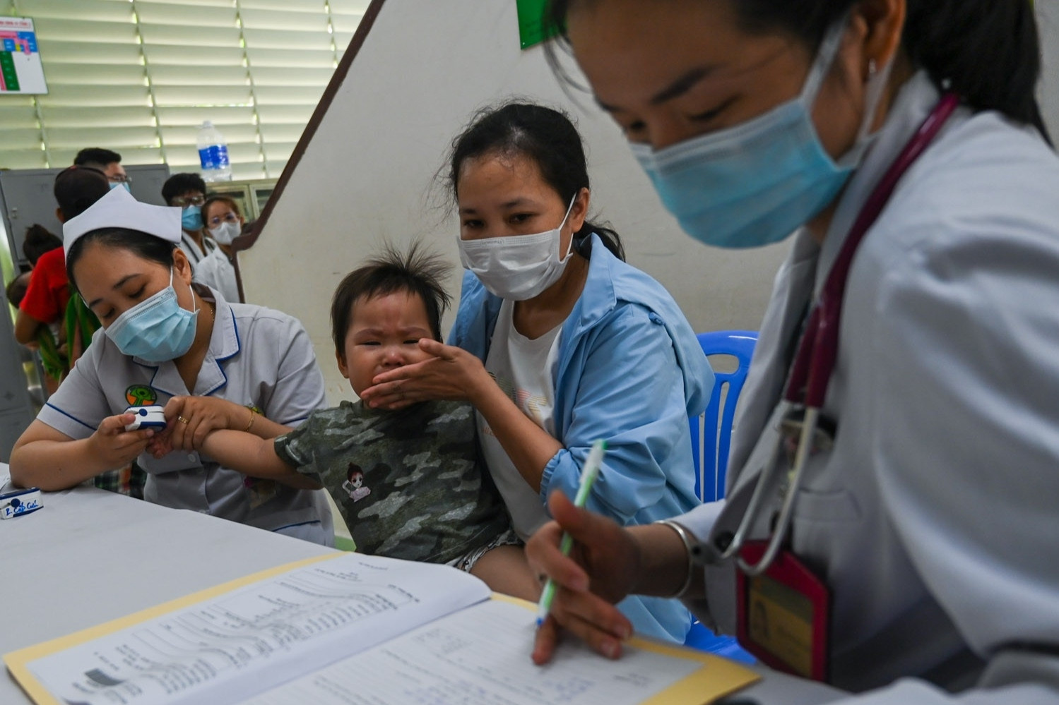 Hơn 9.000 ca mắc, 4 trẻ tử vong, phía Nam căng thẳng vì tay chân miệng