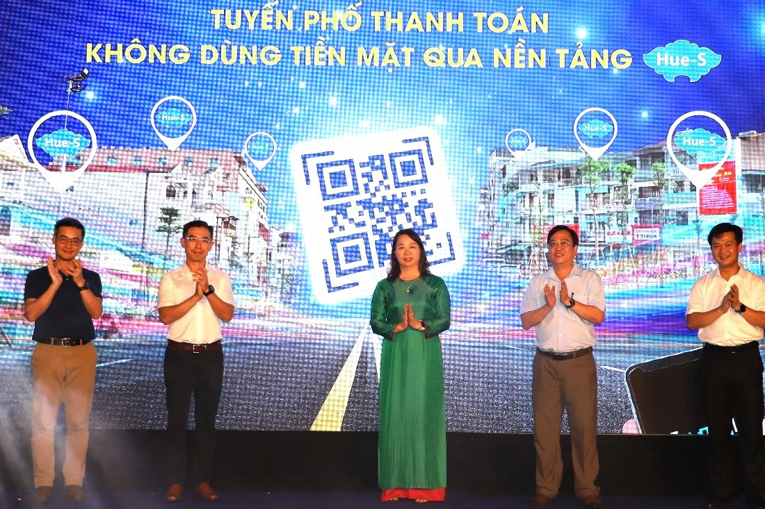 Thành phố Huế có tuyến phố thanh toán không dùng tiền mặt đầu tiên