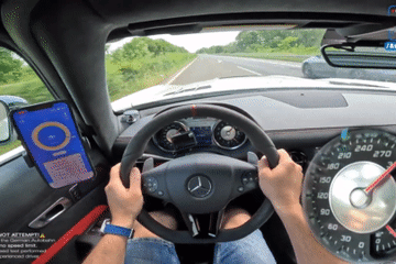 Xem chiếc Mercedes-AMG SLS 10 năm tuổi vẫn 'xé gió' hơn 300km/h trên cao tốc